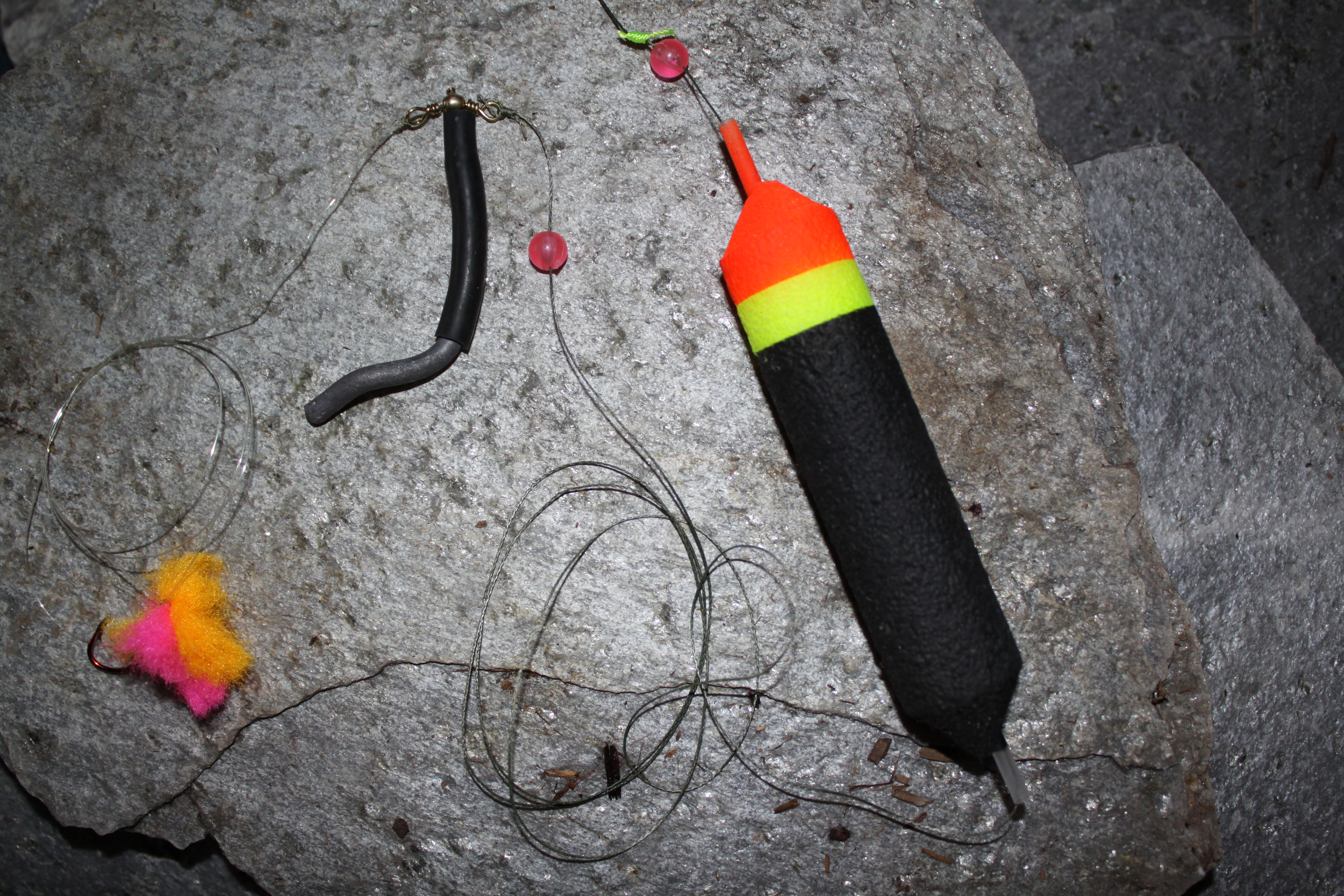 Photo of a bobber dogging rig using a three way barrel swivel, surgical  tuning, float and yarn fly with a braided main line and florocarbon leader.  Adjust weight as need - Montana