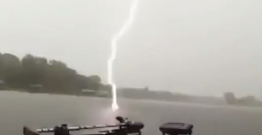 Lightning Strikes on Water Compilation [VIDEO]