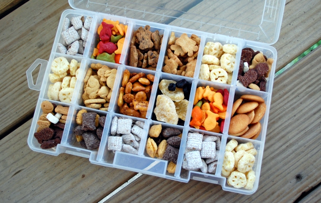 Build the perfect snacklebox full of snacks for summer. Tackle box tre