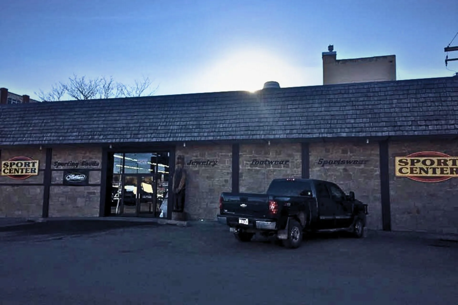 Buns Out, Beers Up–the Sport Center is Hosting Lewistown’s Tastiest Saturday Yet